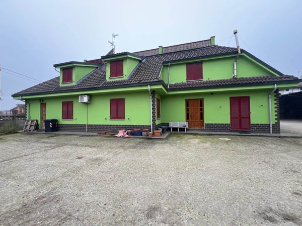 casa indipendente in vendita a Breme