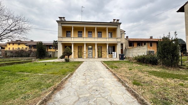 casa indipendente in vendita a Breme