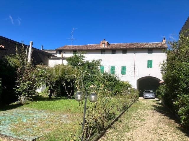 casa indipendente in vendita a Breme