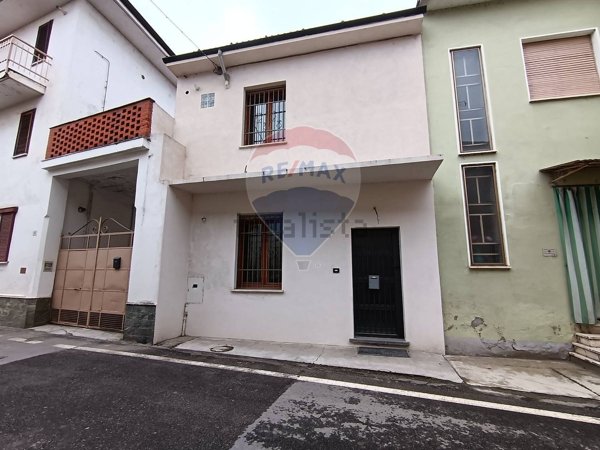 casa indipendente in vendita a Breme