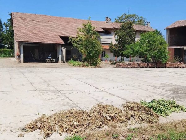 casa indipendente in vendita a Breme