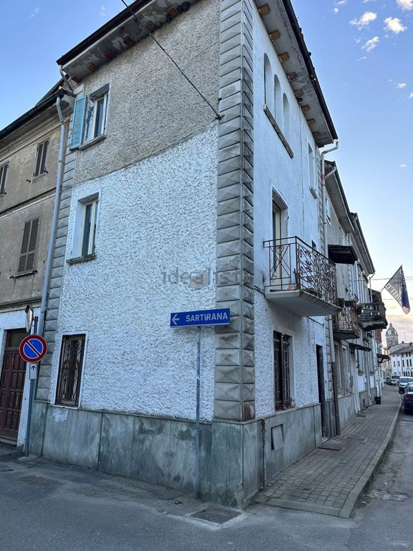 casa indipendente in vendita a Breme