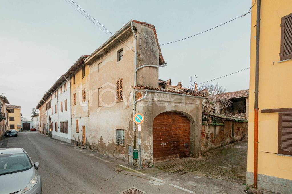casa indipendente in vendita a Breme