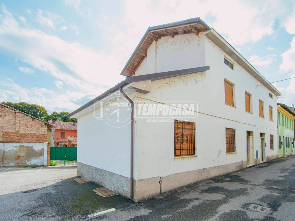 casa indipendente in vendita a Breme