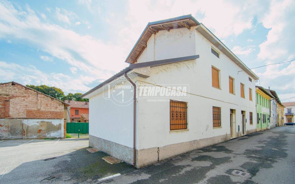 casa indipendente in vendita a Breme