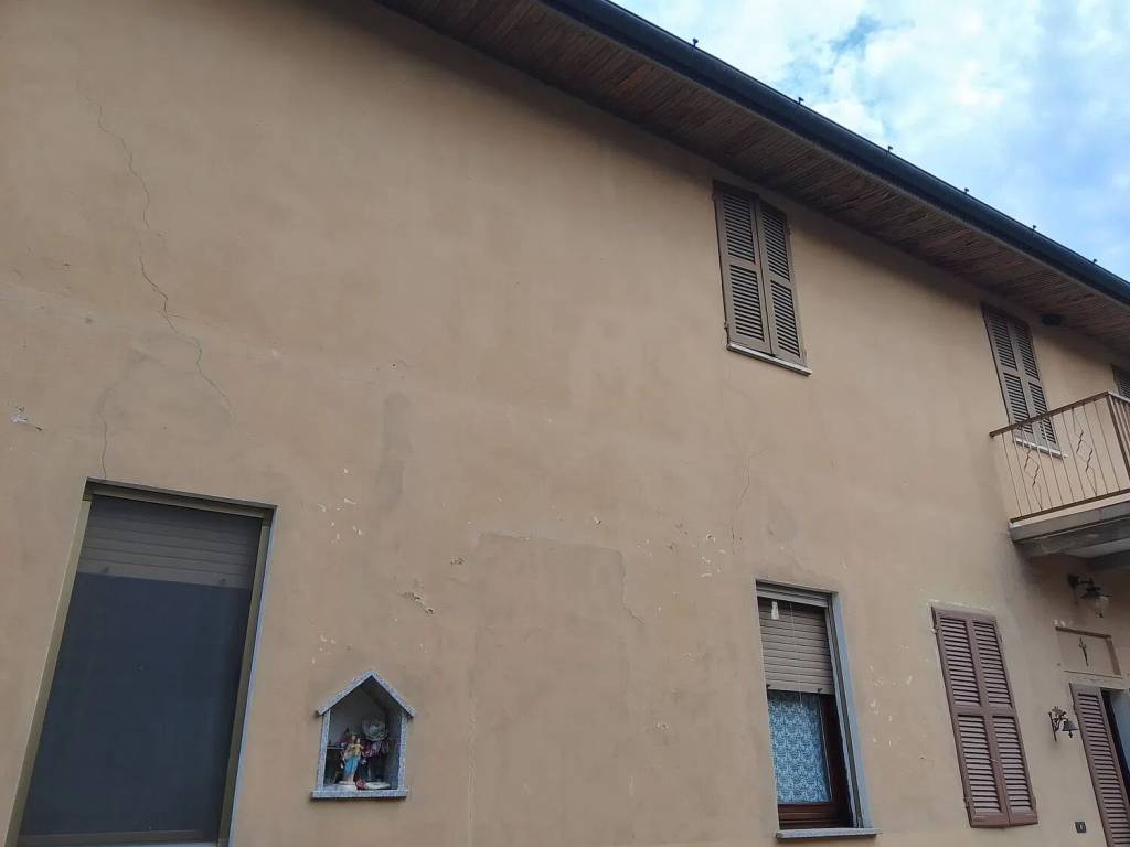 casa indipendente in vendita a Breme