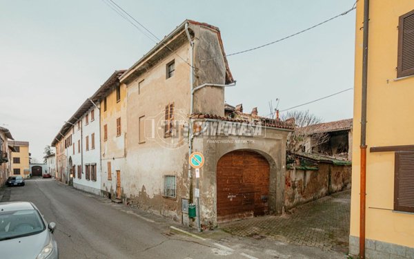 casa indipendente in vendita a Breme