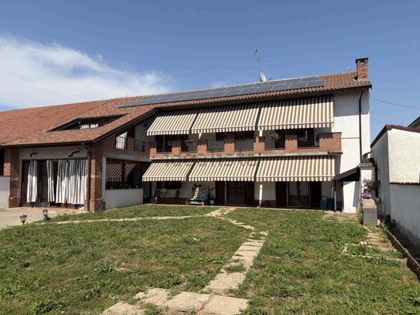 casa indipendente in vendita a Breme