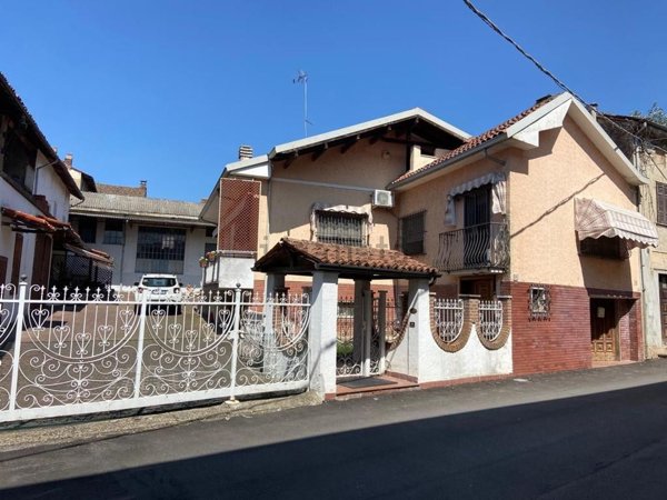 casa indipendente in vendita a Breme