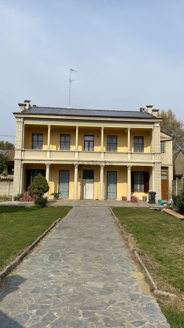 casa indipendente in vendita a Breme