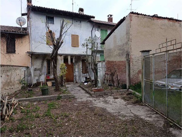 casa indipendente in vendita a Breme