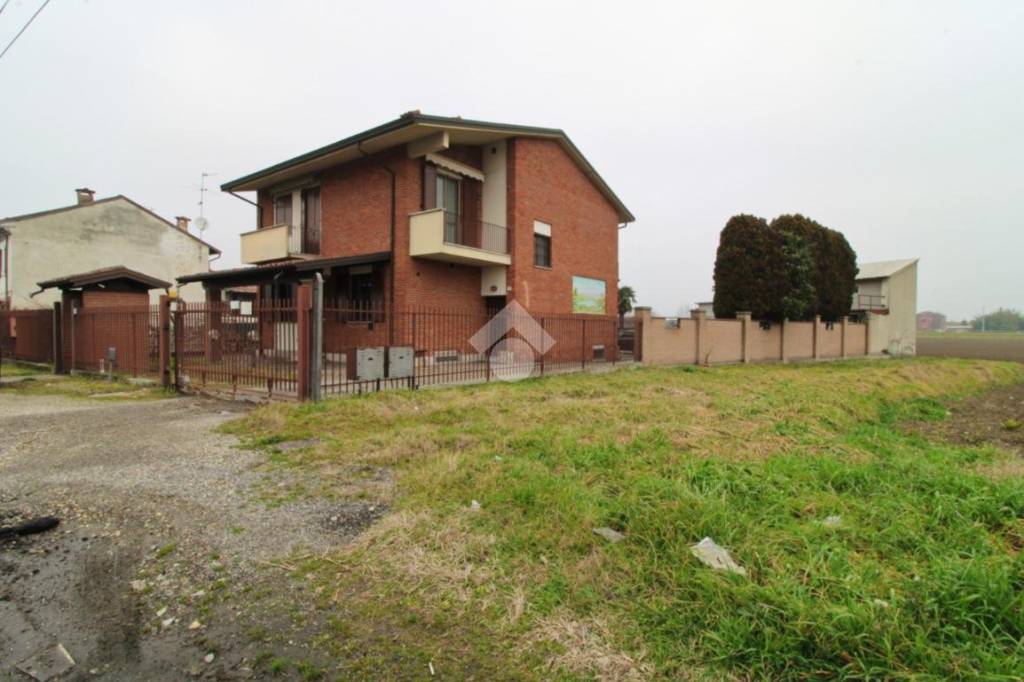 casa indipendente in vendita a Bressana Bottarone