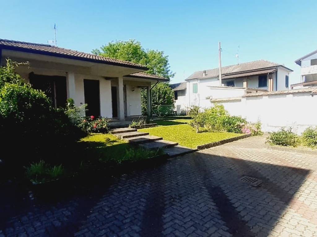 casa indipendente in vendita a Bressana Bottarone in zona Argine