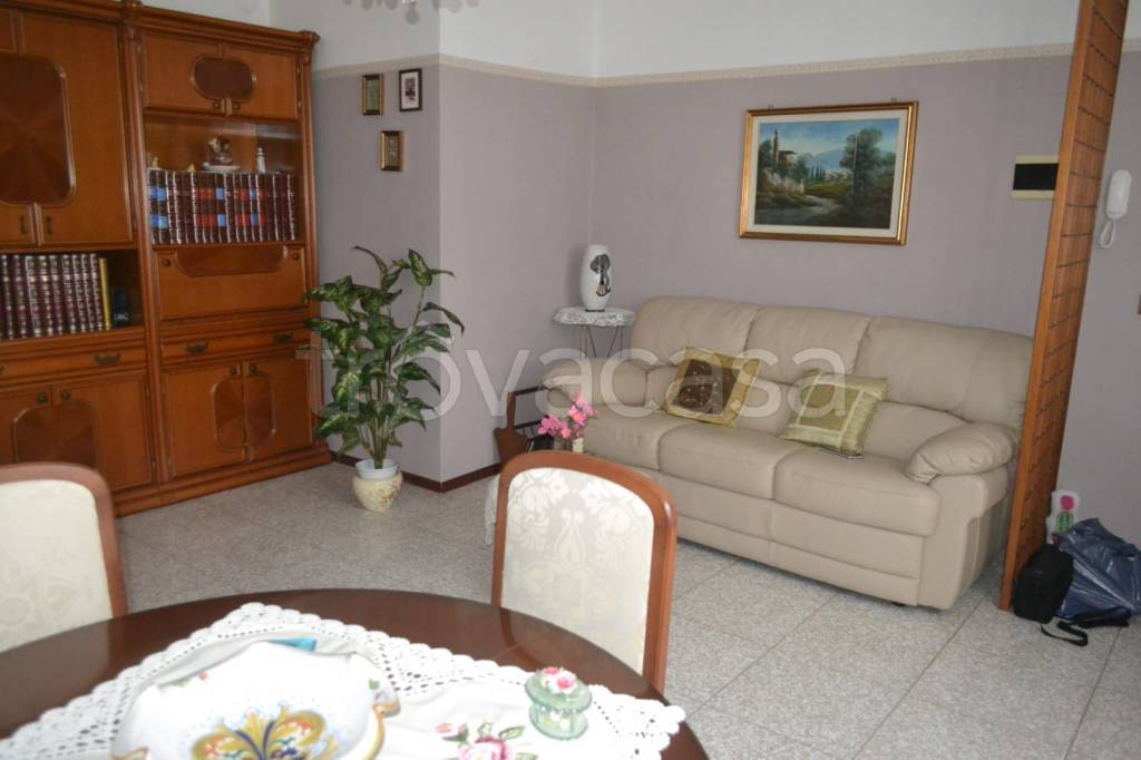 appartamento in vendita a Bressana Bottarone