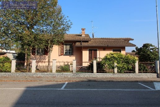 casa indipendente in vendita a Bressana Bottarone