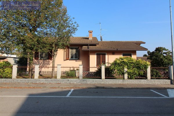 casa indipendente in vendita a Bressana Bottarone