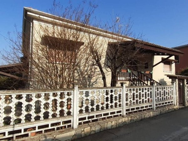 casa indipendente in vendita a Bressana Bottarone