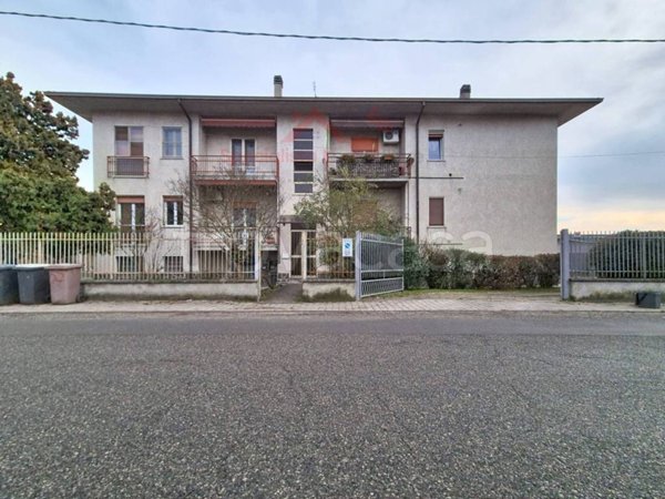 appartamento in vendita a Bressana Bottarone in zona Bottarone