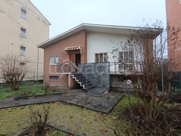 casa indipendente in vendita a Bressana Bottarone in zona Argine