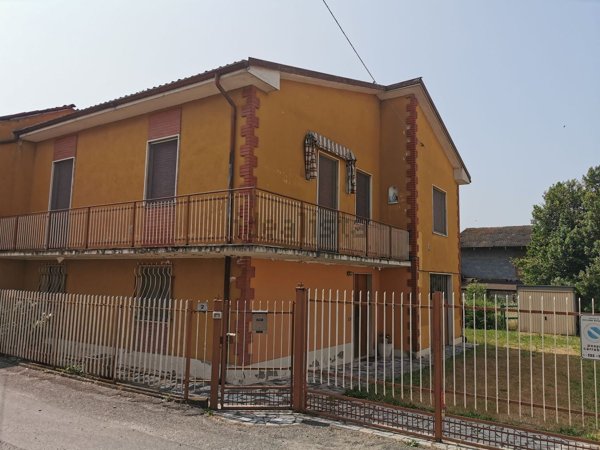 casa indipendente in vendita a Bressana Bottarone in zona Bottarone