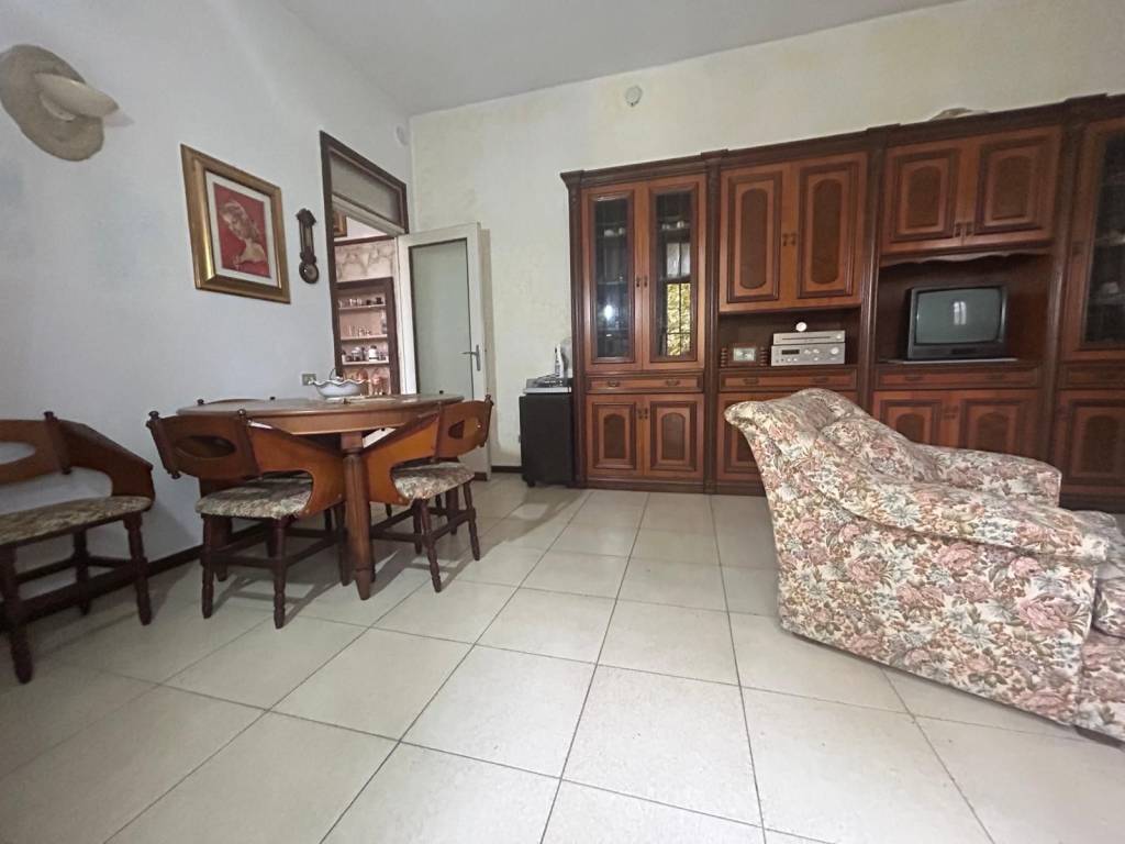 intera palazzina in vendita a Bressana Bottarone