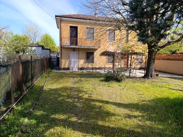 casa indipendente in vendita a Bressana Bottarone in zona Argine