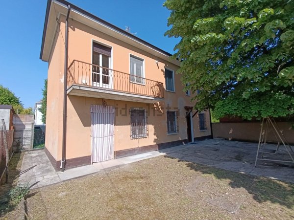 casa indipendente in vendita a Bressana Bottarone in zona Argine