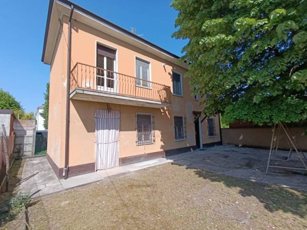 casa indipendente in vendita a Bressana Bottarone in zona Argine