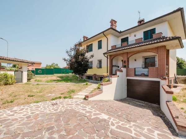 casa indipendente in vendita a Bressana Bottarone in zona Bottarone