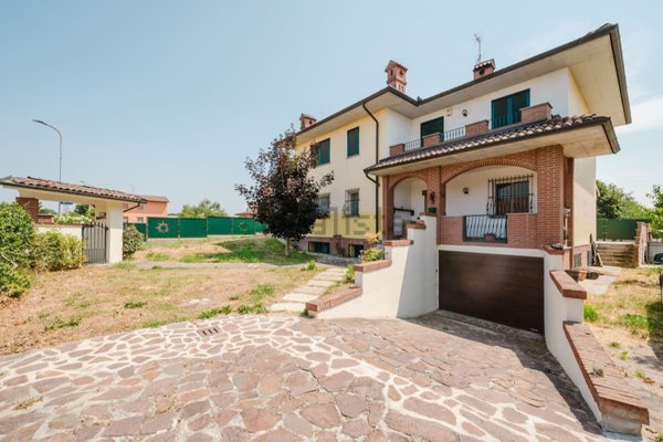 casa indipendente in vendita a Bressana Bottarone in zona Bottarone