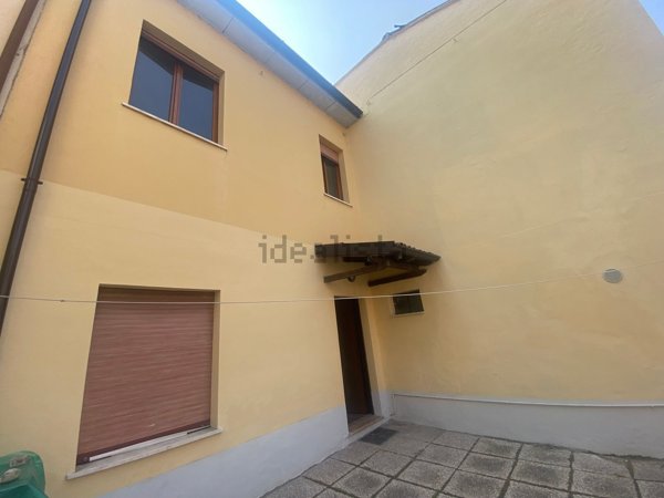 casa indipendente in vendita a Bressana Bottarone in zona Argine