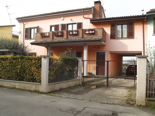 casa indipendente in vendita a Broni