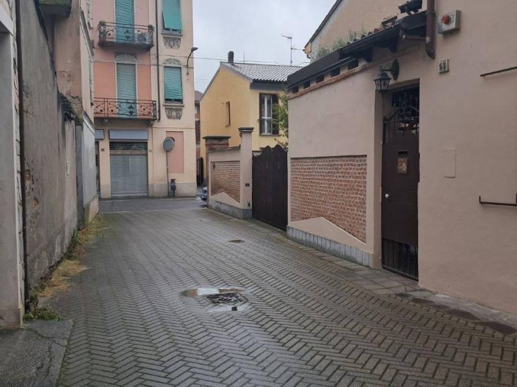 intera palazzina in vendita a Broni