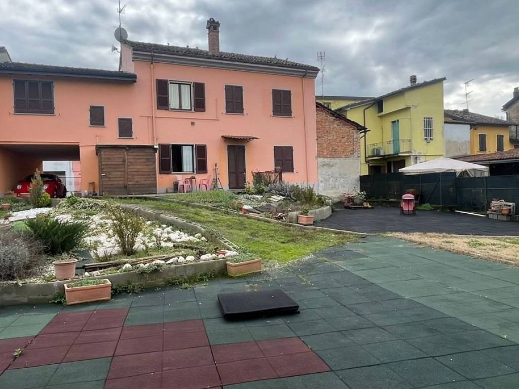 casa indipendente in vendita a Broni in zona Cassino Po