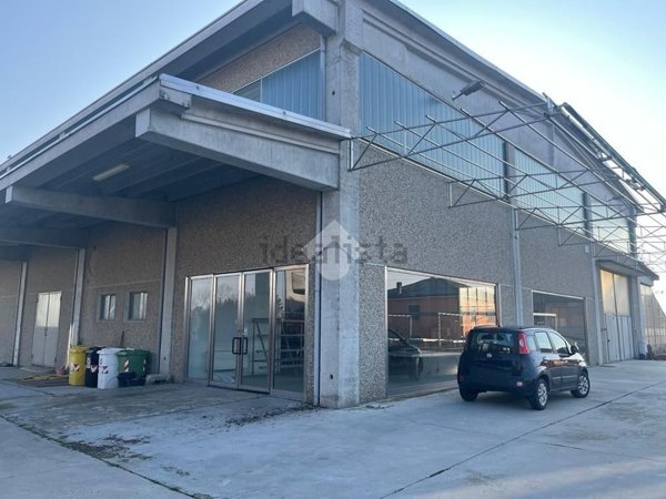 capannone in vendita a Broni