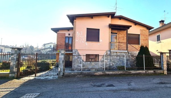 casa indipendente in vendita a Broni