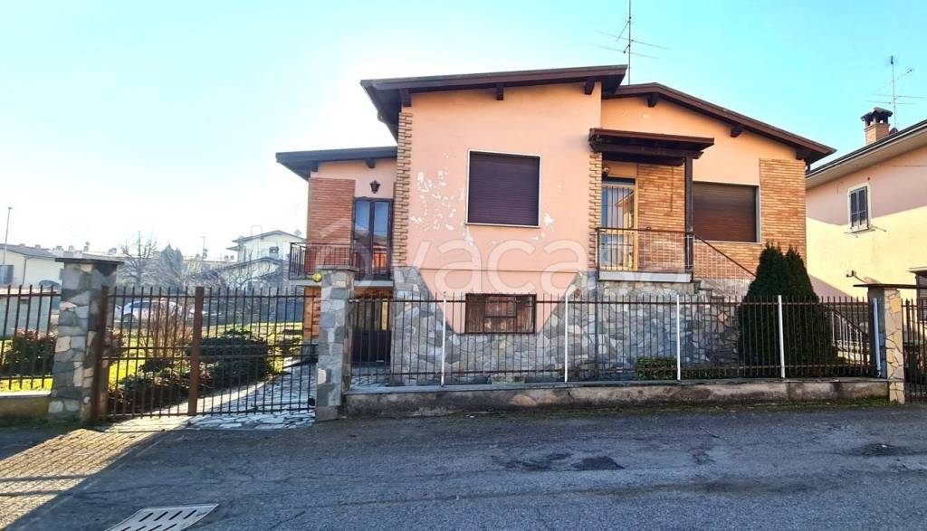 casa indipendente in vendita a Broni