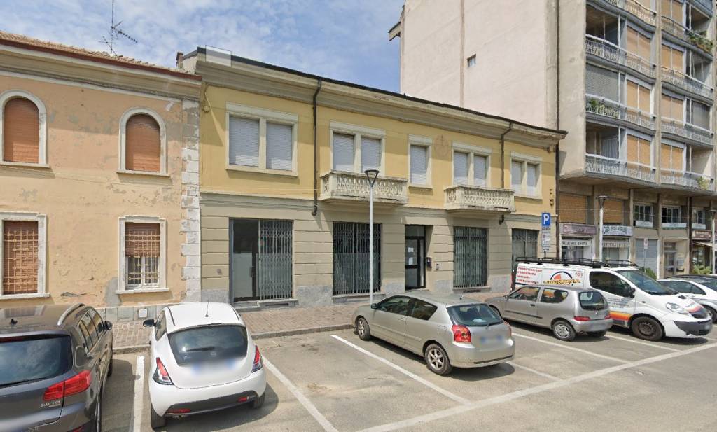 locale commerciale in vendita a Broni