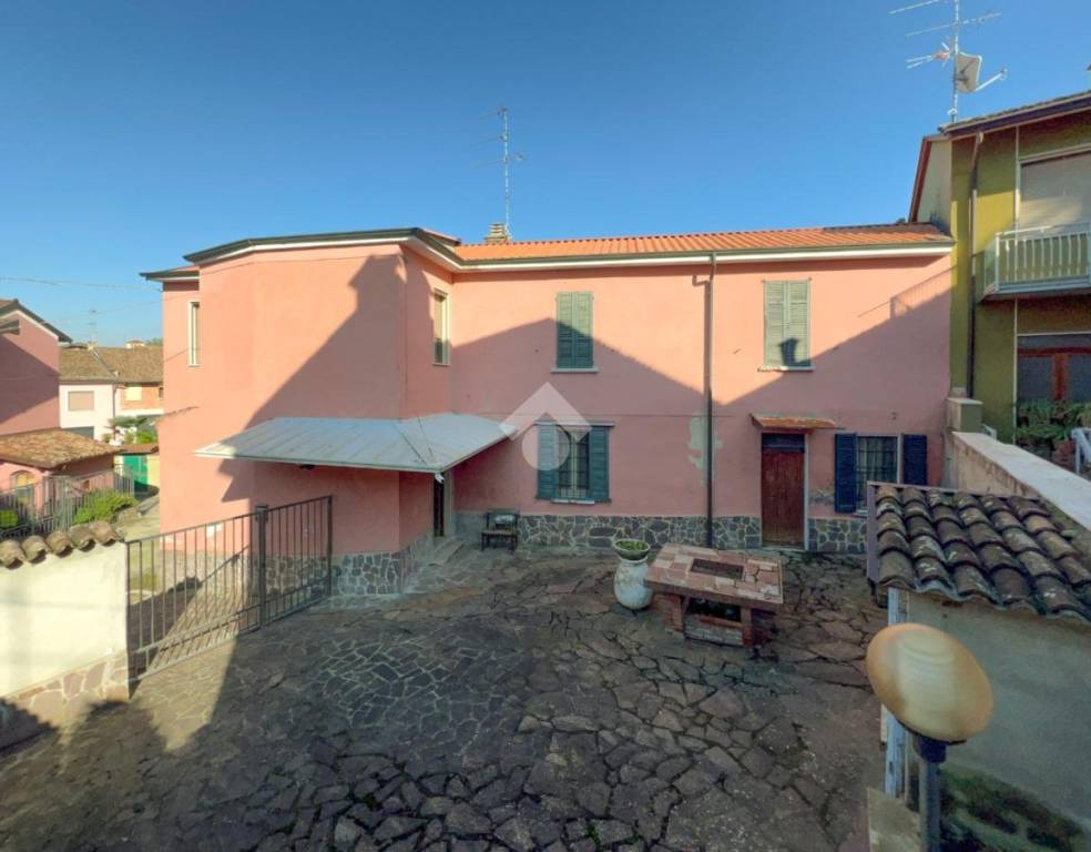 casa indipendente in vendita a Broni