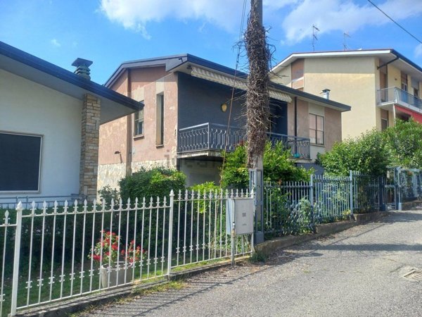 casa indipendente in vendita a Broni