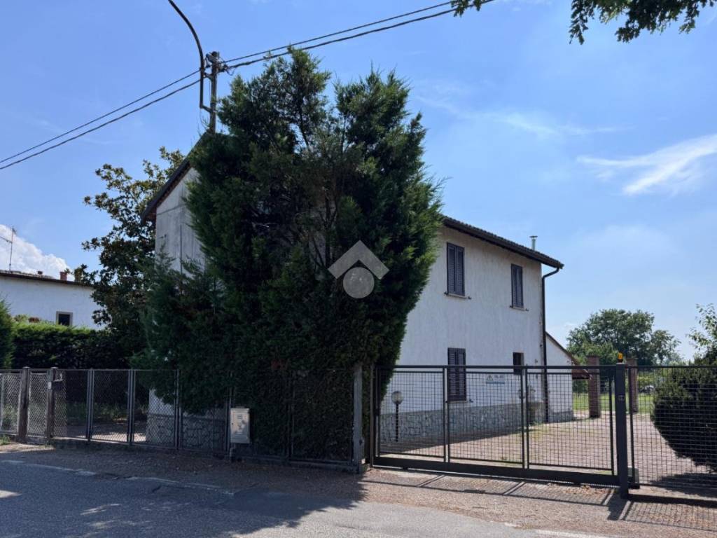casa indipendente in vendita a Broni in zona Casa Bernini