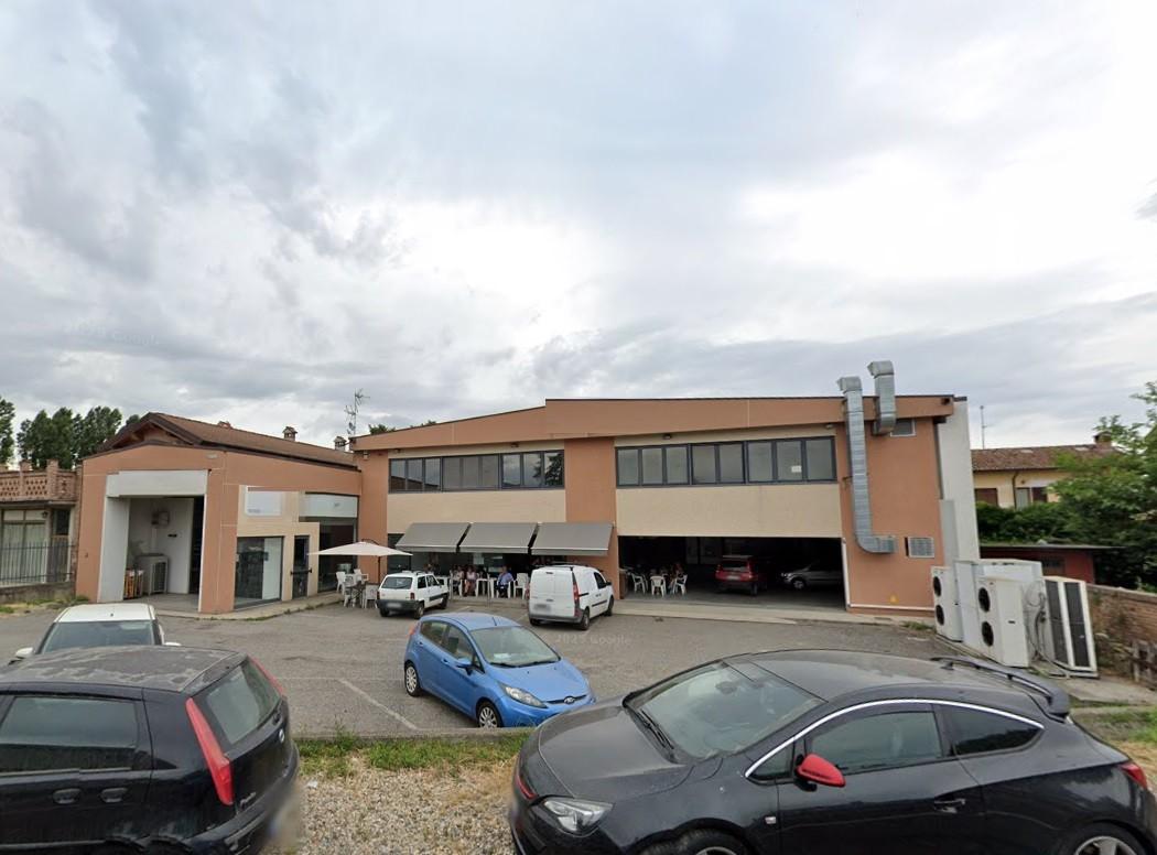 locale commerciale in vendita a Broni