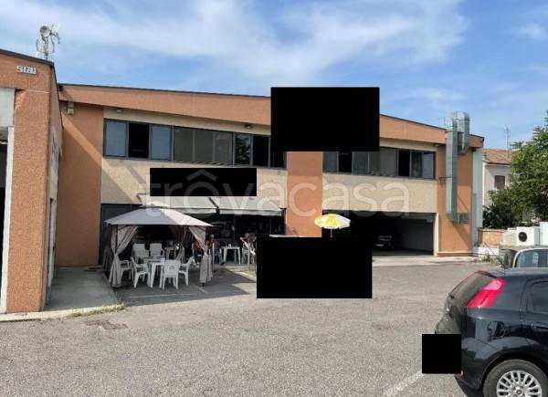 locale commerciale in vendita a Broni