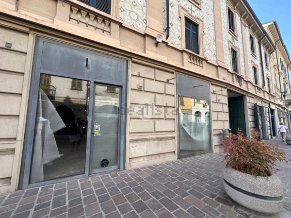 negozio in vendita a Broni