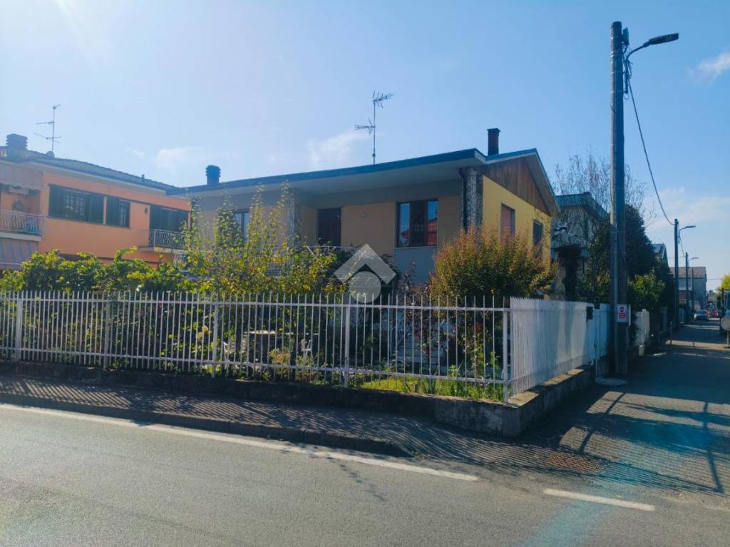casa indipendente in vendita a Broni