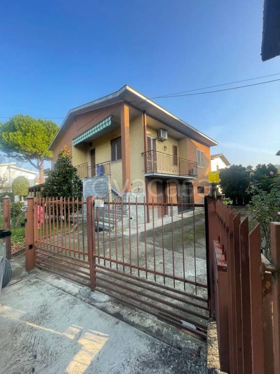 casa indipendente in vendita a Broni