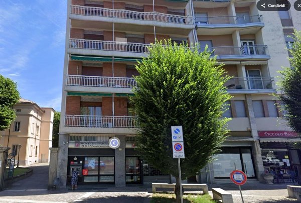 locale commerciale in vendita a Broni