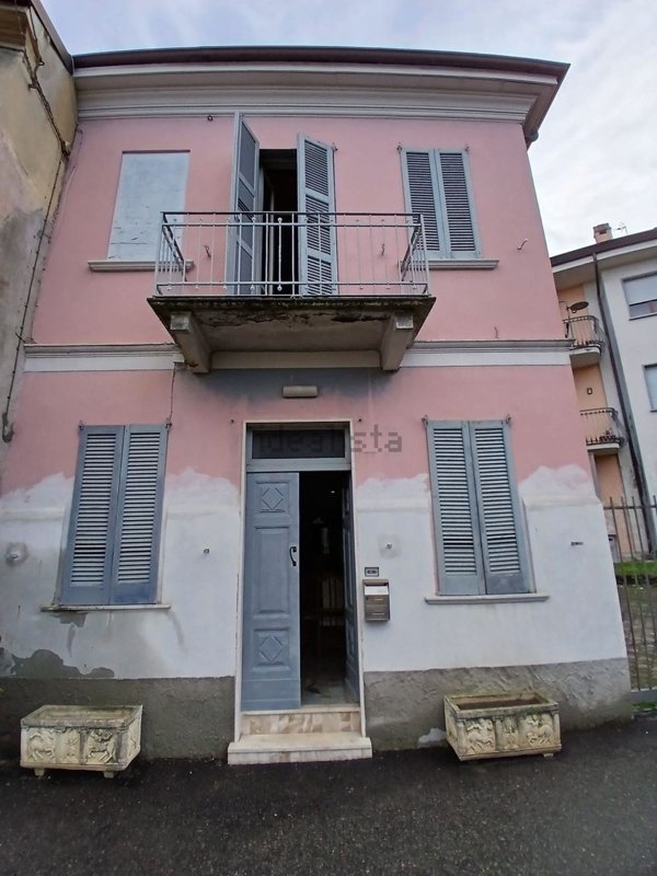 casa indipendente in vendita a Broni