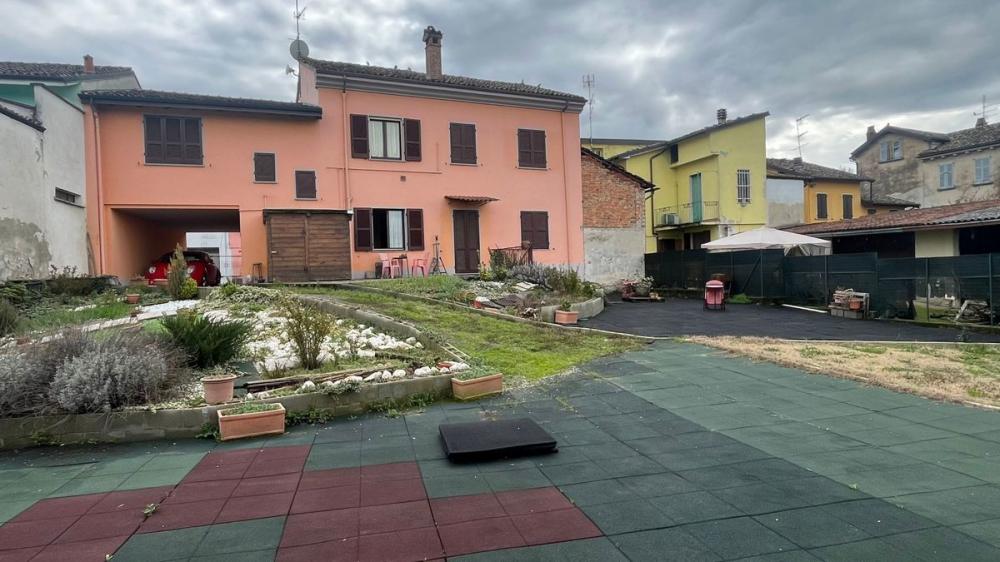 casa indipendente in vendita a Broni