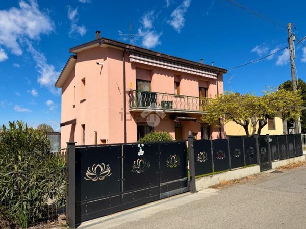 casa indipendente in vendita a Broni
